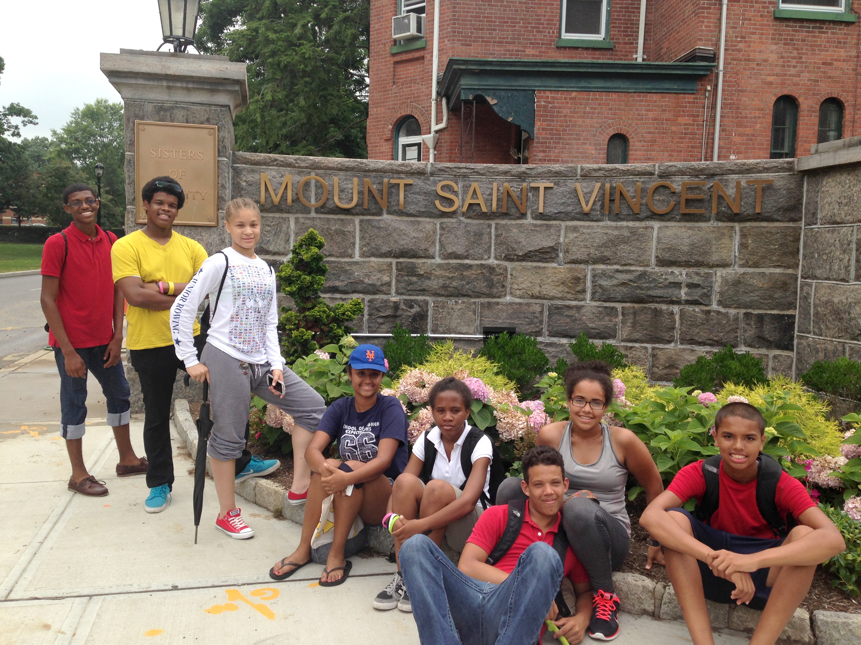 College Visit To Mount Saint Vincent Row New York